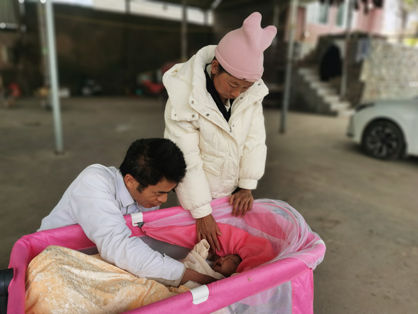 何木林一家三口。云龙县委宣传部供图