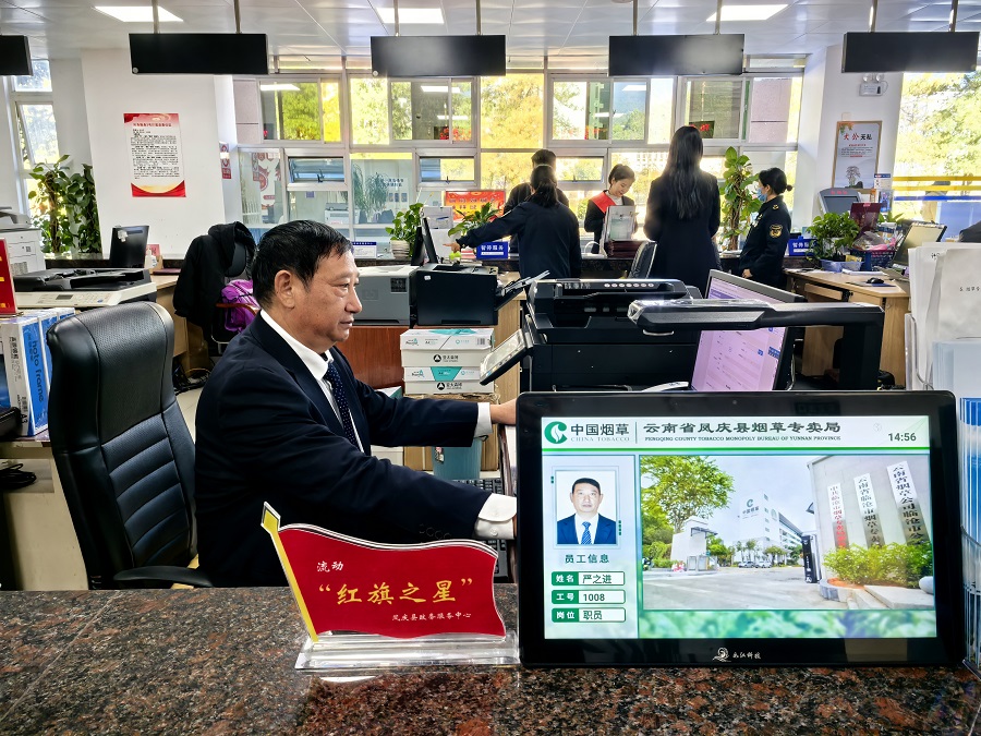 方寸证件中诠释为民服务初心-&q