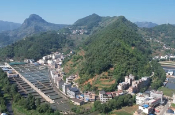 独龙江畔“背包银行”：峡谷深处的