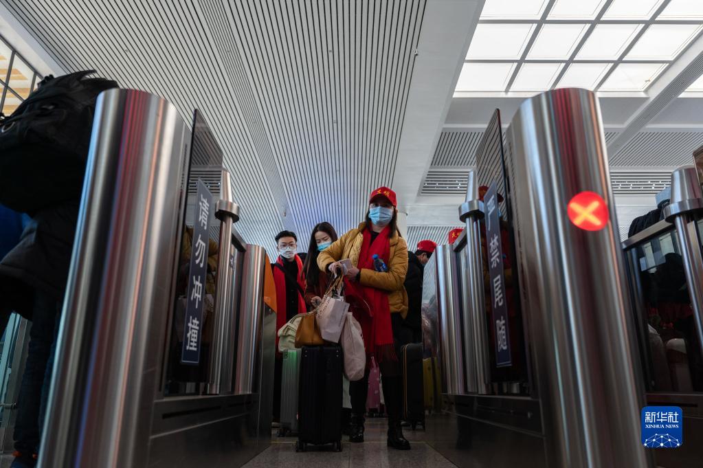 云南400余名务工人员免费乘高铁赴上海等地返岗