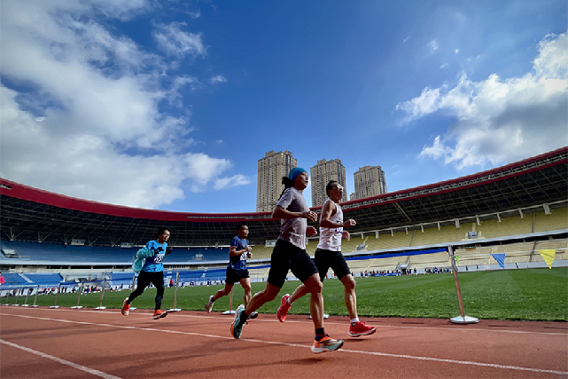 昆明市是云南省省会，所以在加快建设全域体育基地方面具有一定的优势。