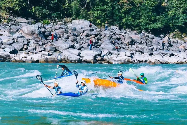 怒江皮划艇野水赛事成为了怒江体育旅游产业及文化、经贸、国际交流等各项事业发展的助推器，成为国内外了解云南、了解怒江的新视窗。