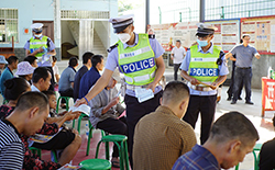西双版纳嘎囡村：边境乡村的平安路