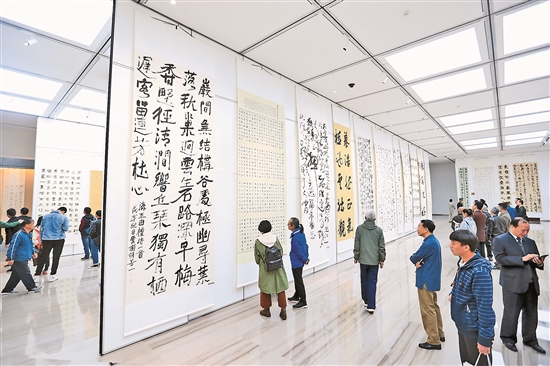 云南省庆祝改革开放40周年美术书法摄影作品展在昆开幕