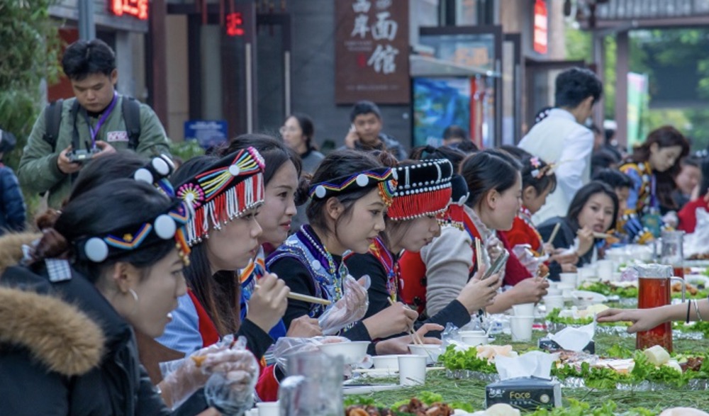 云南迪庆：冰雪为媒 冬季文旅IP